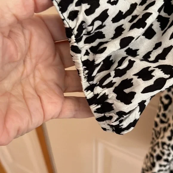 Criss Cross leopard print blouse size large - Picture 4 of 10